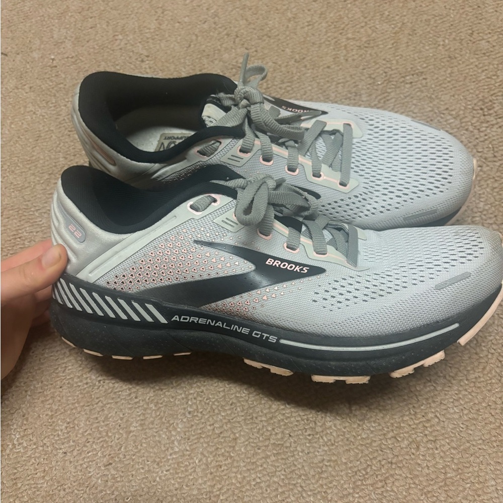 Brooks Adrenaline GTS Shoes - Light Gray and Black